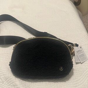 LULULEMON Fleece Everywhere Belt Bag in Black with gold hardware NWT